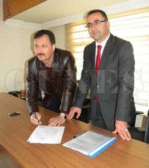 Ahmet �zyurt Belediye Ba�kanl��� i�in Ak Parti�den Aday Adayl���  ba�vurusunu Yapt�