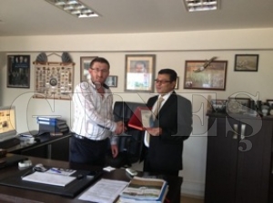 Dekan’dan Arda Soğuk Hava Depolarına Plaket Dekan’dan Arda Soğuk Hava Depolarına Plaket