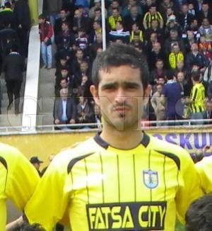 3 Futbolcuyla Yollar Ayrld