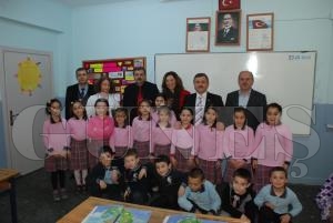 Bakan Anlayandan Atatrk lkokuluna bir diz st bilgisayar ve ses dzeni hediye