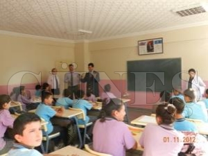 Müdür Avcı “Öğrencilere Bol bol kitap okumalarını söyledi Müdür Avcı “Öğrencilere Bol bol kitap okumalarını söyledi