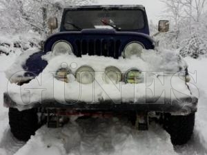 OFFROADCILAR CİPLERİ İLE KARLI HAVADA ŞOV YAPTI OFFROADCILAR CİPLERİ İLE KARLI HAVADA ŞOV YAPTI