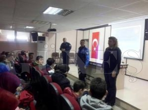 FATSA’DA POLİSTEN ÖĞRENCİLERE SEMİNER FATSA’DA POLİSTEN ÖĞRENCİLERE SEMİNER