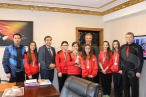 BA�ARILI SPORCULARDAN KAYMAKAM YAPICI'YA Z�YARET