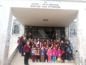 MİNİK ÖĞRENCİLERDEN KÜTÜPHANE ZİYARETİ MİNİK ÖĞRENCİLERDEN KÜTÜPHANE ZİYARETİ