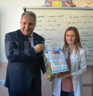 150 KIZ ÖĞRENCİYE OKUMA KİTAPLARI VE YGS-LYS HAZIRLIK SETİ DAĞITILDI 150 KIZ ÖĞRENCİYE OKUMA KİTAPLARI VE YGS-LYS HAZIRLIK SETİ DAĞITILDI