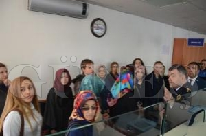 STAJYER ÖĞRETMENLERDEN EMNİYETE ZİYARET STAJYER ÖĞRETMENLERDEN EMNİYETE ZİYARET