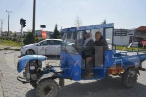 KADIN PATPAT SÜRÜCÜSÜ GÖRENLERİ ŞAŞIRTTI KADIN PATPAT SÜRÜCÜSÜ GÖRENLERİ ŞAŞIRTTI