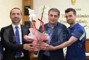 SAHAYA ATLAYAN DOKTOR, FUTBOLCUNUN HAYATINI KURTARDI SAHAYA ATLAYAN DOKTOR, FUTBOLCUNUN HAYATINI KURTARDI