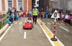 ÖĞRENCİLERE UYGULAMALI TRAFİK EĞİTİMİ ÖĞRENCİLERE UYGULAMALI TRAFİK EĞİTİMİ