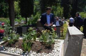 BAŞKAN HAZİNEDAR, ANNESİNİN ANMA PROGRAMINA KATILDI BAŞKAN HAZİNEDAR, ANNESİNİN ANMA PROGRAMINA KATILDI