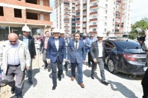 BAŞKAN HAZİNEDAR, ANNESİ ADINA YAPTIRDIĞI OKUL İNŞAATINI İNCELEDİ BAŞKAN HAZİNEDAR, ANNESİ ADINA YAPTIRDIĞI OKUL İNŞAATINI İNCELEDİ