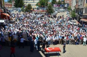 KORGANLI DEMOKRASİ ŞEHİDİNİ BİNLERCE KİŞİ UĞURLADI KORGANLI DEMOKRASİ ŞEHİDİNİ BİNLERCE KİŞİ UĞURLADI