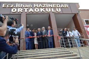 ECZACI İLHAN HAZİNEDAR ORTAOKULU GÖRKEMLİ BİR TÖRENLE EĞİTİM-ÖĞRETİME AÇILDI ECZACI İLHAN HAZİNEDAR ORTAOKULU GÖRKEMLİ BİR TÖRENLE EĞİTİM-ÖĞRETİME AÇILDI
