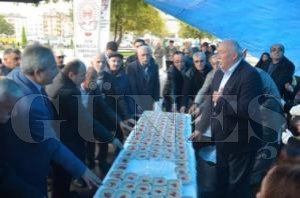 Alevi Kültür ve Yardımlaşma Derneği aşure dağıttı Alevi Kültür ve Yardımlaşma Derneği aşure dağıttı