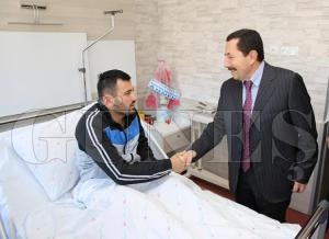 Ordu Valisi'nden yaralı askere ziyaret Ordu Valisi'nden yaralı askere ziyaret