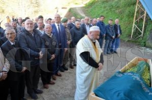 HAYATINI KAYBEDEN TÜRKİYE'NİN EN YAŞLI ÜÇÜZLERİNDEN BİRİ TOPRAĞA VERİLDİ HAYATINI KAYBEDEN TÜRKİYE'NİN EN YAŞLI ÜÇÜZLERİNDEN BİRİ TOPRAĞA VERİLDİ