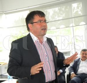 AYHAN YILMAZ MUHALEFETE BÜYÜKŞEHİRLE YÜKLENDİ... AYHAN YILMAZ MUHALEFETE BÜYÜKŞEHİRLE YÜKLENDİ...