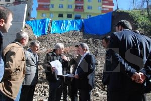 BAŞKAN ANLAYAN HEYELAN ALANINDA İNCELEMELERDE BULUNDU BAŞKAN ANLAYAN HEYELAN ALANINDA İNCELEMELERDE BULUNDU