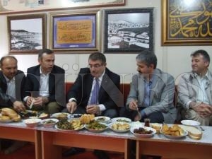 İçişleri Bakanı idris Naim Şahin Ünder’i ziyaret etti İçişleri Bakanı idris Naim Şahin Ünder’i ziyaret etti
