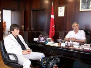 YAZICI SERDAROĞLUNU MAKAMINDA ZİYARET ETTİ YAZICI SERDAROĞLUNU MAKAMINDA ZİYARET ETTİ