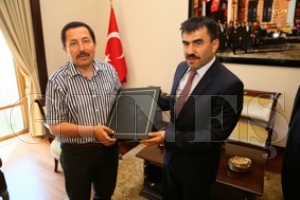Basın İlan Kurumu Genel Müdürü Yakup Karaca Vali İrfan Balkanlıoğlu'nu makamında ziyaret etti Basın İlan Kurumu Genel Müdürü Yakup Karaca Vali İrfan Balkanlıoğlu'nu makamında ziyaret etti