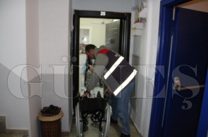 B�y�k�ehirden tekerlekli ve ak�l� sandalye deste�i