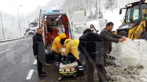 Acil hastayı ambulansa Fatsa belediyesi ekipleri yetiştirdi Acil hastayı ambulansa Fatsa belediyesi ekipleri yetiştirdi