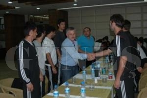 FUTBOLCULAR VE YNETM MORAL YEMENDE BULUTULAR