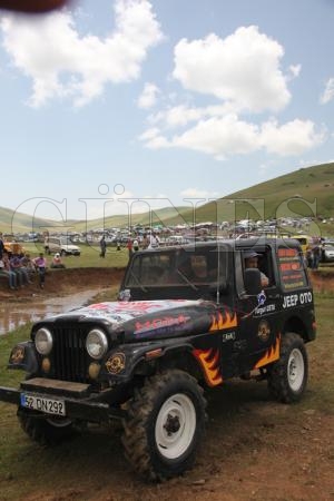 YARIM ASIRLIK CİPLER YAYLA YOLLARINDA... CİP ŞENLİĞİ'NİN 7. Sİ YAPILDI YARIM ASIRLIK CİPLER YAYLA YOLLARINDA... CİP ŞENLİĞİ'NİN 7. Sİ YAPILDI