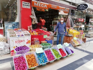Bayram şekerleri elde kaldı Bayram şekerleri elde kaldı