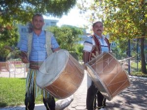 ESNAFLAR SİFTAHSIZ KEPENK KAPATIYOR ESNAFLAR SİFTAHSIZ KEPENK KAPATIYOR