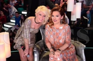 Demet Akalın, Popstar yarışmasında elenen Ahsen Erkli'yi Demet Akalın, Popstar yarışmasında elenen Ahsen Erkli'yi