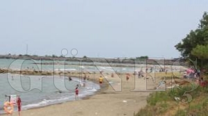 Vatandaşlar plajlara akın etti Vatandaşlar plajlara akın etti
