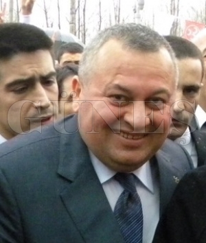 MHP Ordu l Bakan Cemal Enginyurt, AK parti Milletvekili hsan eneri sert szlerle eletirdi..Yrein yetiyorsa halkn iine k!