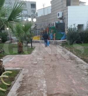 Zafer Parkı'nın yer döşemesi yenilendi Zafer Parkı'nın yer döşemesi yenilendi