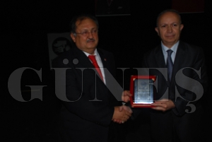 YURDAER’E ŞENEL’DEN PLAKET
