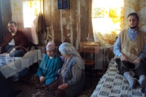 70 yaşındaki annenin özürlü çocukları ile yaşam mücadelesi 70 yaşındaki annenin özürlü çocukları ile yaşam mücadelesi