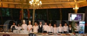 Fanizan'ın ahçıları ve garsonları tam not aldı... Fanizan'ın ahçıları ve garsonları tam not aldı...