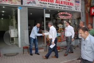 BAŞKAN ANLAYAN ESNAFLA BAYRAMLAŞTI BAŞKAN ANLAYAN ESNAFLA BAYRAMLAŞTI
