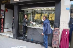 KUYUMCU ÖZYURT’DAN EŞİNE 8 MART JESTİ KUYUMCU ÖZYURT’DAN EŞİNE 8 MART JESTİ