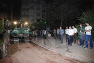 ASFALT ÇALIŞMALARI ŞEHİR MERKEZİNDE TÜM HIZIYLA DEVAM EDİYOR ASFALT ÇALIŞMALARI ŞEHİR MERKEZİNDE TÜM HIZIYLA DEVAM EDİYOR