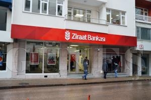 ZİRAAT BANKASI YENİ YÜZÜYLE HİZMET VERİYOR ZİRAAT BANKASI YENİ YÜZÜYLE HİZMET VERİYOR