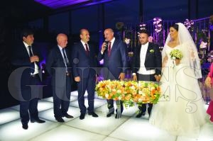 ELİF İLE CANER HAYATLARINI BİRLEŞTİRDİ ELİF İLE CANER HAYATLARINI BİRLEŞTİRDİ