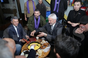 Fatsa'da Enver Yılmaz'a büyük ilgi!... Enver Yılmaz, sıkılmadık el, dokunmadık gönül bırakmıyor Fatsa'da Enver Yılmaz'a büyük ilgi!... Enver Yılmaz, sıkılmadık el, dokunmadık gönül bırakmıyor