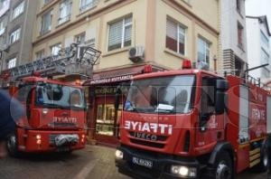 SURİYELİLERİN KALDIĞI EVDE YANGIN: 9 KİŞİ DUMANDAN ETKİLENDİ SURİYELİLERİN KALDIĞI EVDE YANGIN: 9 KİŞİ DUMANDAN ETKİLENDİ