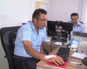 Sağlık Çalışanının elini Isırdı Sağlık Çalışanının elini Isırdı