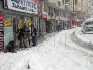 Fatsa esnafı dükkânlarının önünü temizledi Fatsa esnafı dükkânlarının önünü temizledi