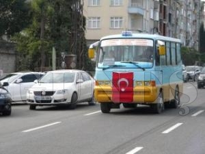 Dolmuular Terr Saldrsna  Bayrak Asarak Tepki Gsterdi