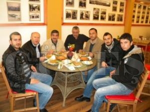 Gne Gazetesi Personeli Yemekte Bulutu